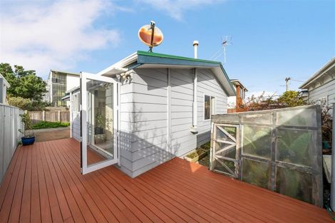 Photo of property in 35f2 Tahi Street, Miramar, Wellington, 6022