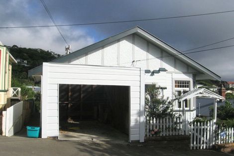 Photo of property in 18 Tanera Crescent, Brooklyn, Wellington, 6021