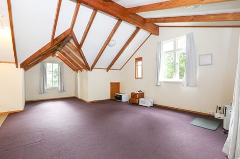 Photo of property in 64 Mountain Road, Henderson Valley, Auckland, 0612