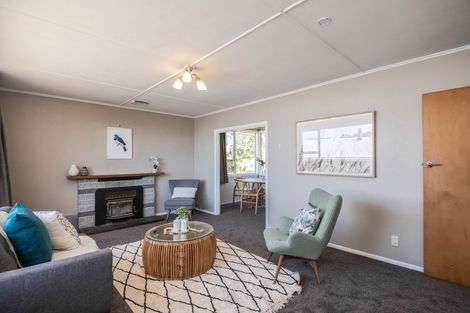 Photo of property in 8 Link Road, Newlands, Wellington, 6037