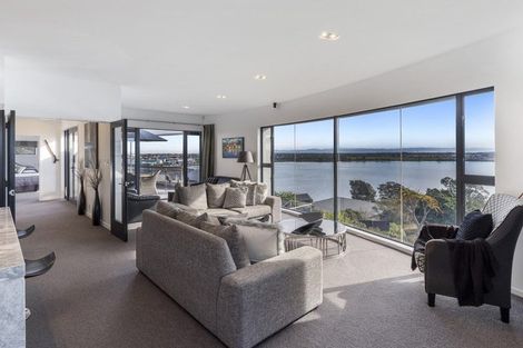 Photo of property in 11a Te Awakura Terrace, Mount Pleasant, Christchurch, 8081