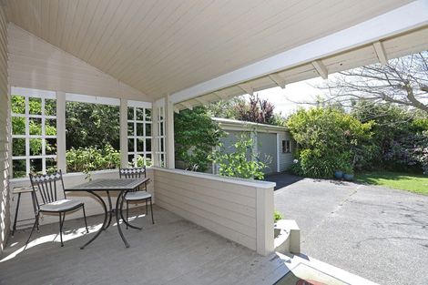 Photo of property in 6 Ross Street, Marton, 4710