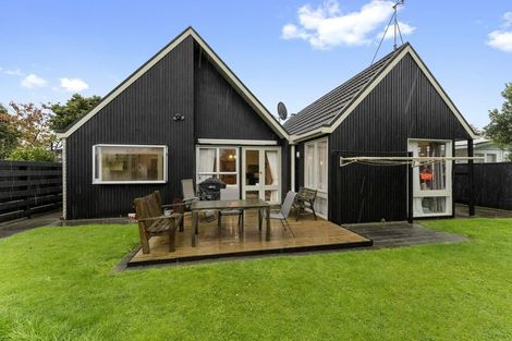 Photo of property in 11 Panako Place, Awapuni, Palmerston North, 4412