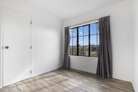 Photo of property in 14 Imperial Place, Henderson, Auckland, 0612