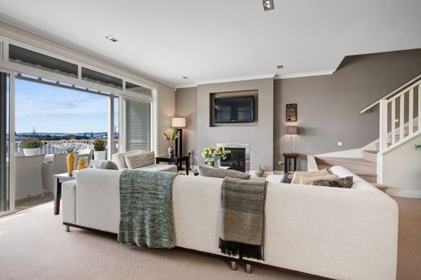 Photo of property in 9 Landmark Terrace, Orewa, 0931