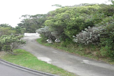 Photo of property in 64 Glanmire Road, Newlands, Wellington, 6037