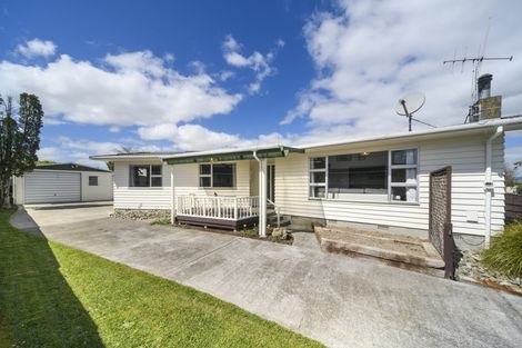 Photo of property in 7 Dunk Place, Milson, Palmerston North, 4414
