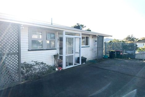 Photo of property in 10 Paparangi Crescent, Paparangi, Wellington, 6037