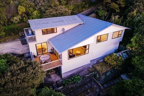 Photo of property in 4 Kahu Road, Paremata, Porirua, 5024