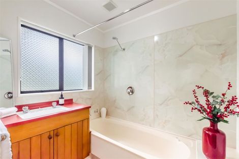 Photo of property in 35 Ngaio Road, Waikanae, 5036