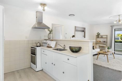 Photo of property in 2 Graham Avenue, Te Atatu Peninsula, Auckland, 0610