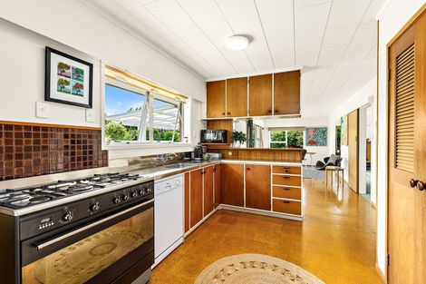 Photo of property in 39 Harbour View Road, Point Wells, 0986