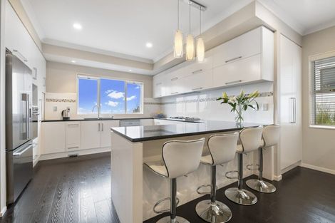 Photo of property in 8 Oak View Terrace, Schnapper Rock, Auckland, 0632