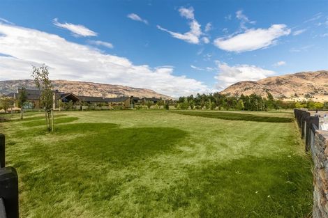 Photo of property in 10 Deans Drive, Wanaka, 9305