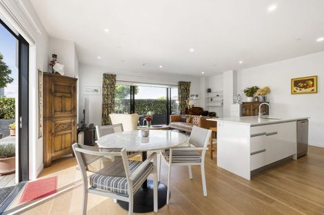 Photo of property in Frank Sargeson Apts, 4/80g Anzac Street, Takapuna, Auckland, 0622