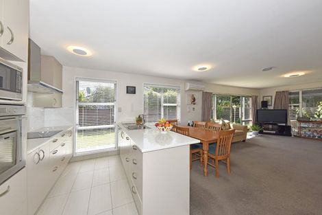Photo of property in 33 Montclare Avenue, Avonhead, Christchurch, 8042