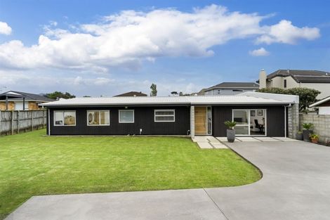 Photo of property in 75a Shakespeare Road, Milford, Auckland, 0620