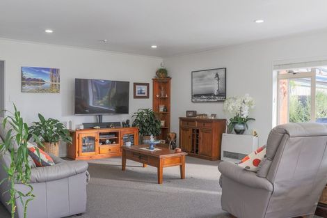 Photo of property in 19 Edgewater Grove, Whakatane, 3120