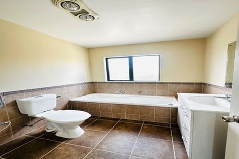 Photo of property in 14 Maypark Crescent, Flat Bush, Auckland, 2016