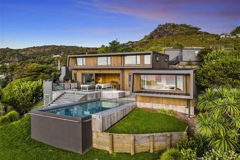 Photo of property in 81 Piha Road, Piha, 0772