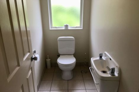 Photo of property in 10 Newry Close, East Tamaki Heights, Auckland, 2016