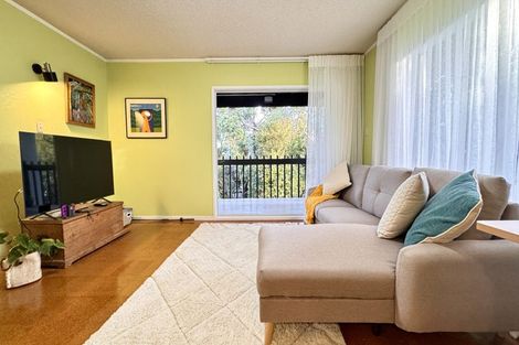 Photo of property in 8 Langstone Place, Chatswood, Auckland, 0626