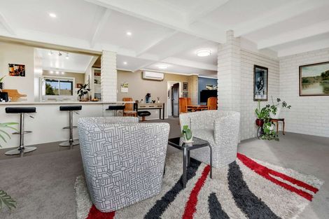 Photo of property in 4 Willow Avenue, Hannahs Bay, Rotorua, 3010