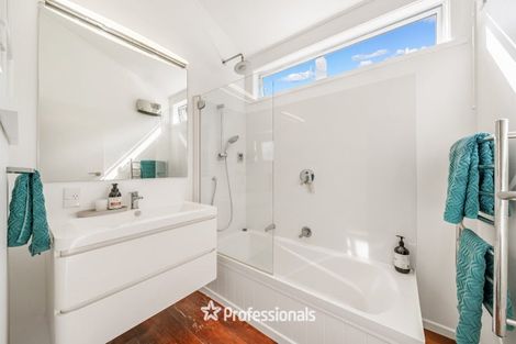 Photo of property in 215 Whites Line East, Waiwhetu, Lower Hutt, 5010