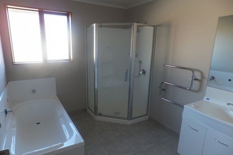 Photo of property in 16 Gibbston Close, Huntington, Hamilton, 3210