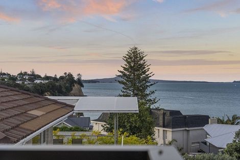 Photo of property in 1 Rangitoto View Road, Cockle Bay, Auckland, 2014