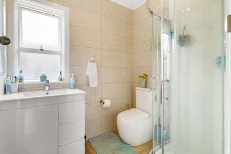 Photo of property in 13 Taikata Road, Te Atatu Peninsula, Auckland, 0610