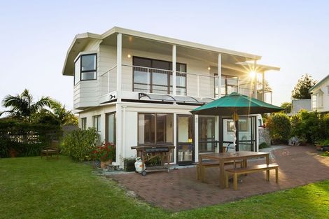 Photo of property in 16 Pohutukawa Drive, Athenree, Katikati, 3177