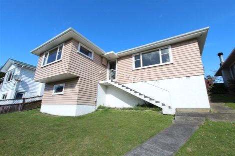 Photo of property in 95 Kenmore Street, Newlands, Wellington, 6037