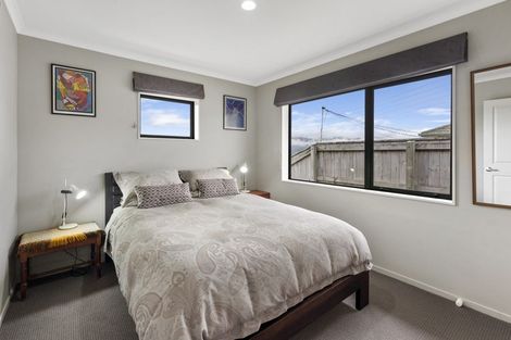 Photo of property in 15 Percy Kinsman Crescent, Riverstone Terraces, Upper Hutt, 5018