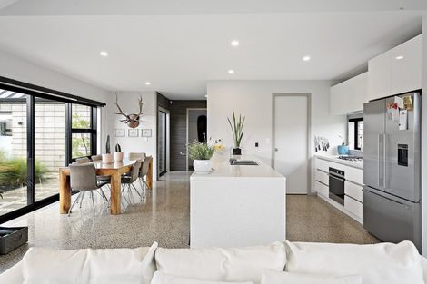 Photo of property in 16 Kaniera Terrace, Cambridge, 3434