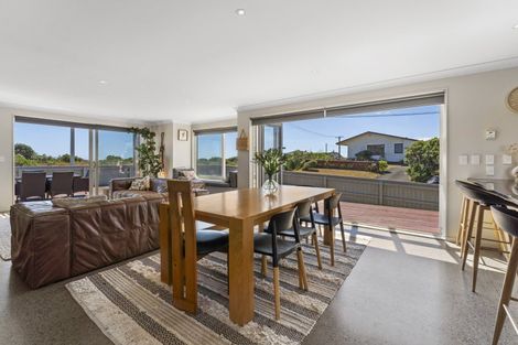 Photo of property in 2 Kowhai Street, Otaki Beach, Otaki, 5512