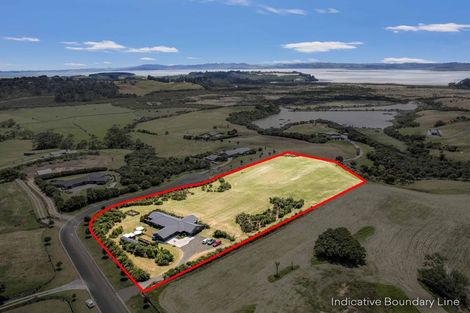 Photo of property in 18 Kaipara Lake Road, South Head, Helensville, 0874