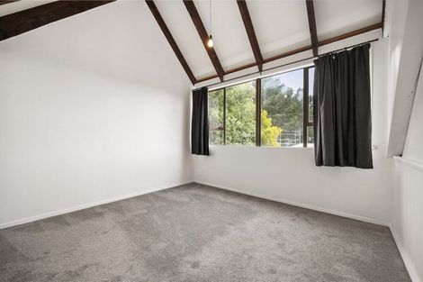 Photo of property in 27a Kingsbridge Place, Newlands, Wellington, 6037