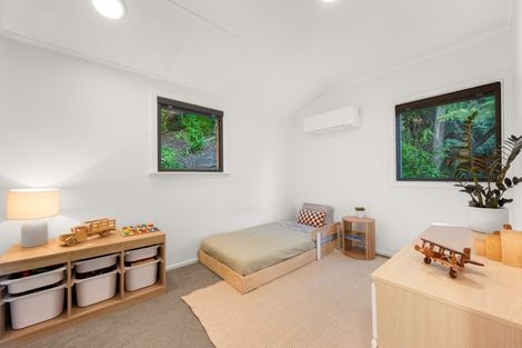 Photo of property in 33 Milton Terrace, Picton, 7220
