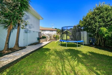 Photo of property in 4 Rook Place, Unsworth Heights, Auckland, 0632