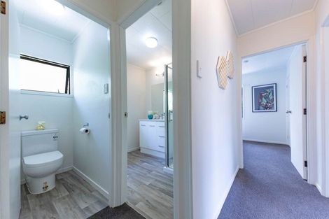 Photo of property in 55 Meadowvale Rise, Titirangi, Auckland, 0604