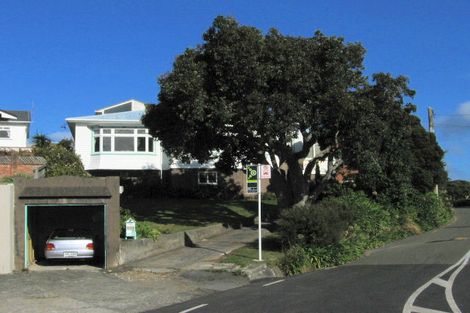 Photo of property in 122 Nevay Road, Karaka Bays, Wellington, 6022