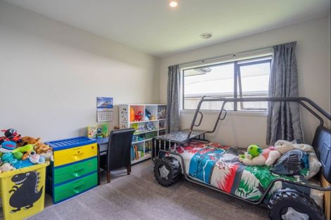 Photo of property in 7 Mahia Lane, Waikanae, 5036