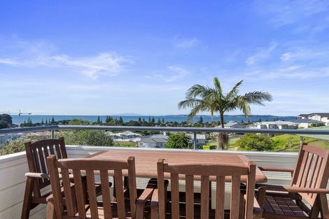 Photo of property in 2/18 Ngahere Views, Orewa, 0931