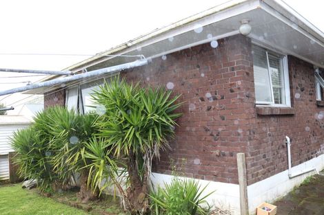 Photo of property in 2/199 Henderson Valley Road, Henderson, Auckland, 0612