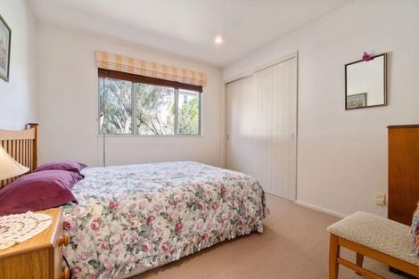 Photo of property in 5 Onemana Way, Te Atatu Peninsula, Auckland, 0610