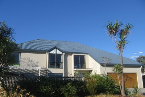 Photo of property in 13 Saunders Close, Whitby, Porirua, 5024