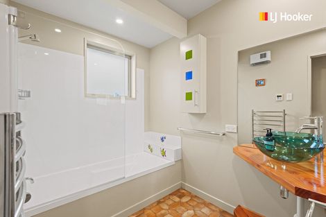 Photo of property in 19 Skerries Street, Outram, 9019