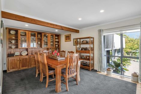 Photo of property in 11 North Way, Titirangi, Auckland, 0604