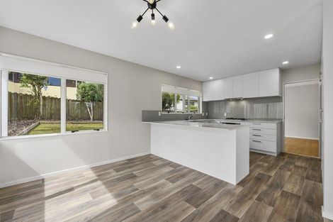 Photo of property in 27 Calypso Way, Unsworth Heights, Auckland, 0632